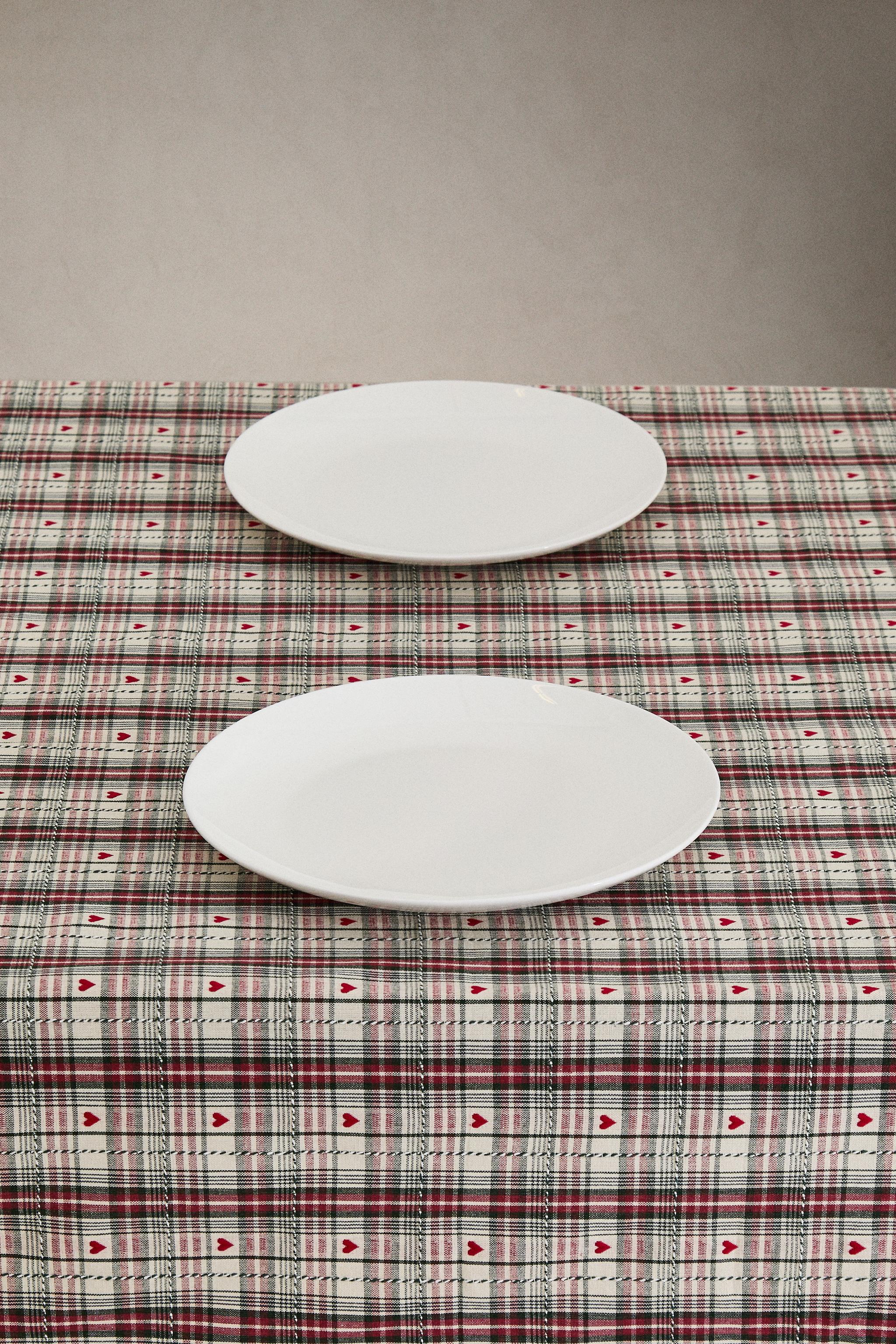 DYED THREAD CHRISTMAS HEART TABLECLOTH